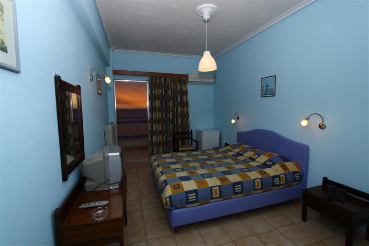 Siagas Beach Hotel Agioi Theodoroi Exterior photo