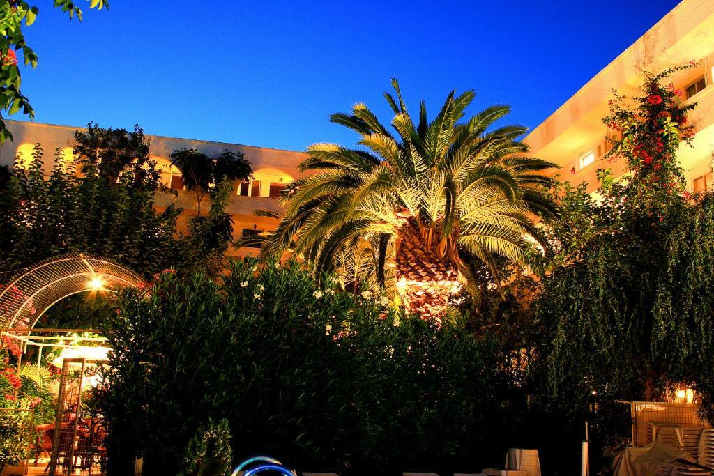 Siagas Beach Hotel Agioi Theodoroi Exterior photo