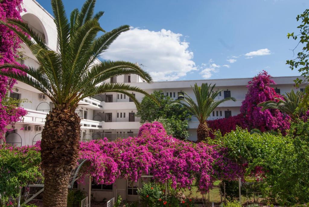 Siagas Beach Hotel Agioi Theodoroi Exterior photo